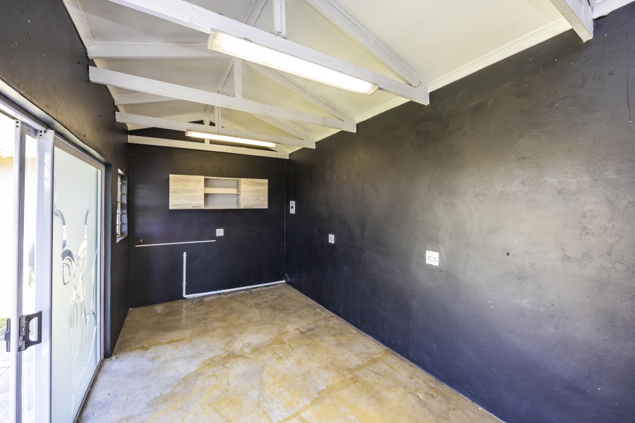 4 Bedroom Property for Sale in Sunrise On Sea Eastern Cape